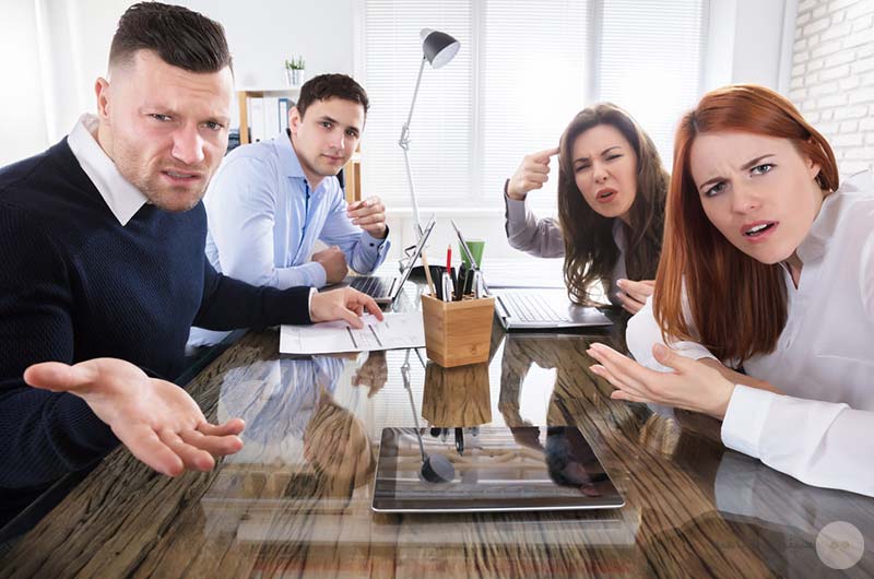 شکایت کردن و غر زدن